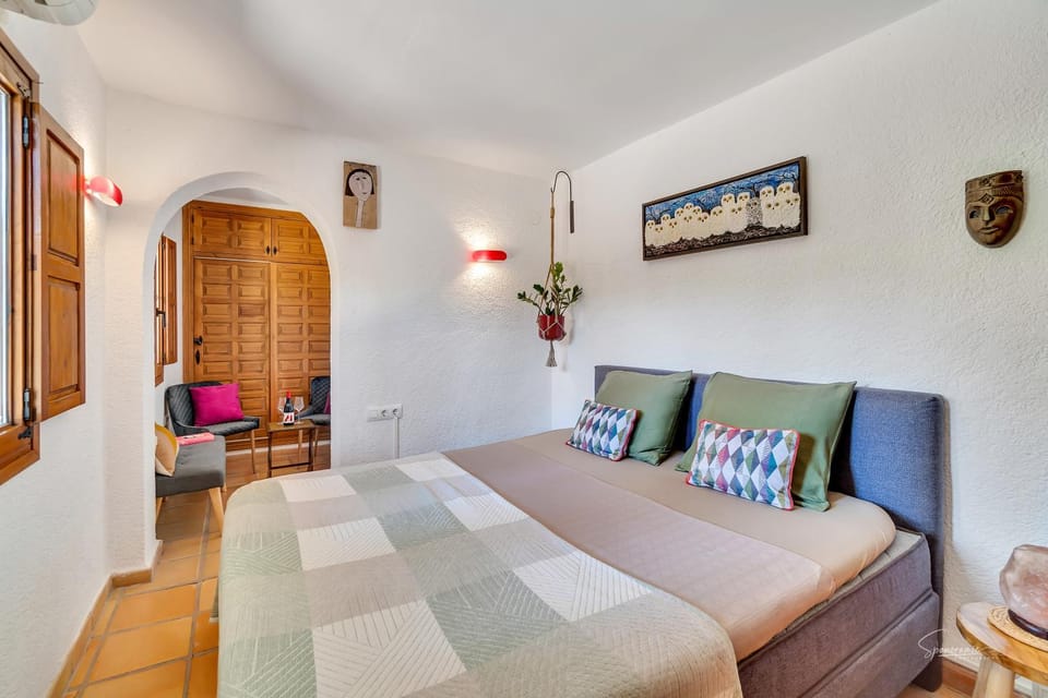 Bed, Photo of the whole room, Bedroom