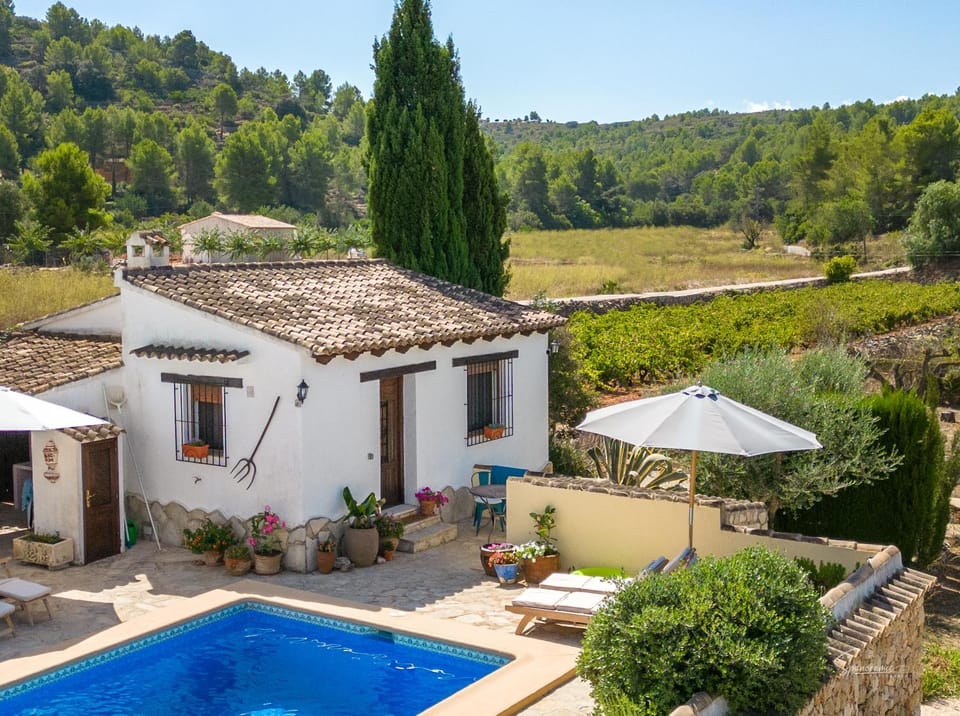 Property building, Facade/entrance, Natural landscape, View (from property/room), Garden view, Mountain view, Swimming pool, sunbed