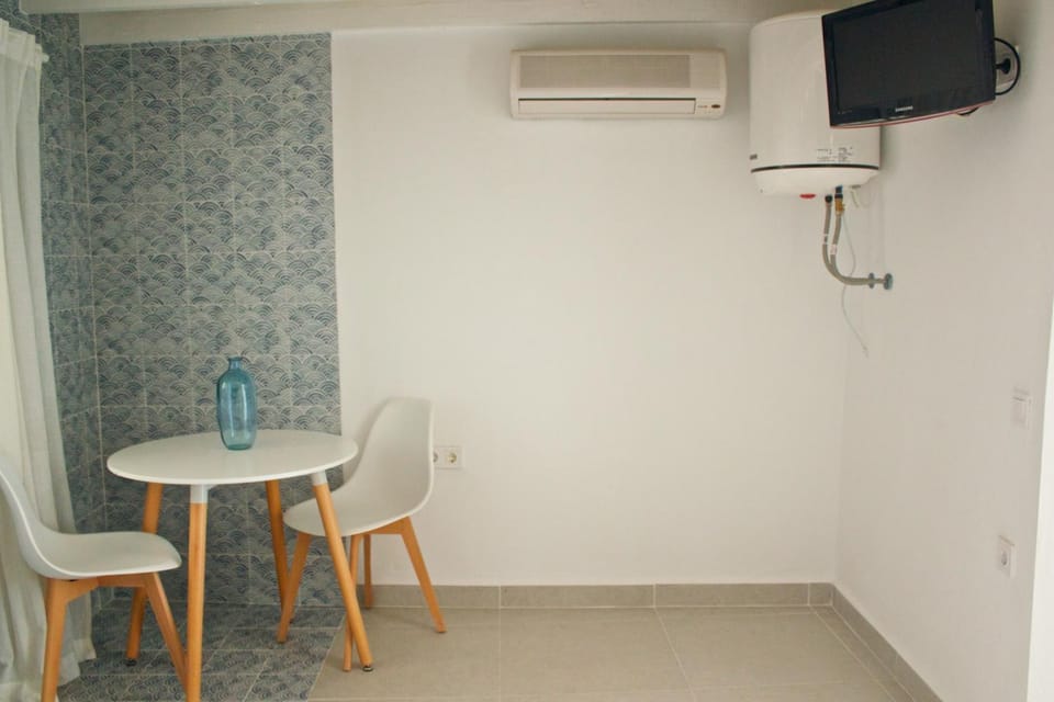 TV and multimedia, Dining area, air conditioner