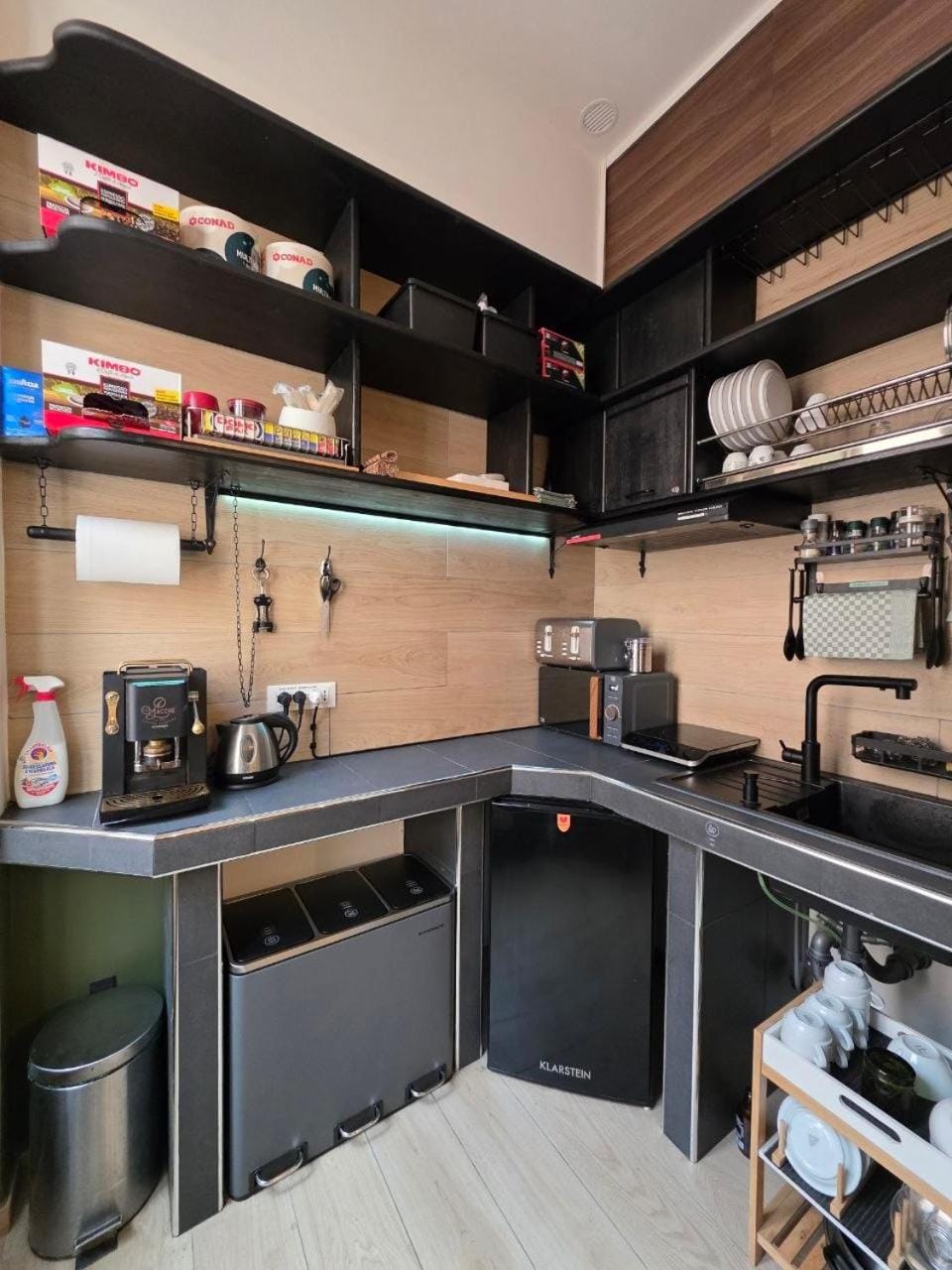 Kitchen or kitchenette, Communal kitchen, kitchen