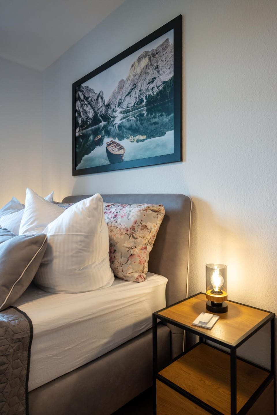 Bed, Living room, Photo of the whole room, Bedroom