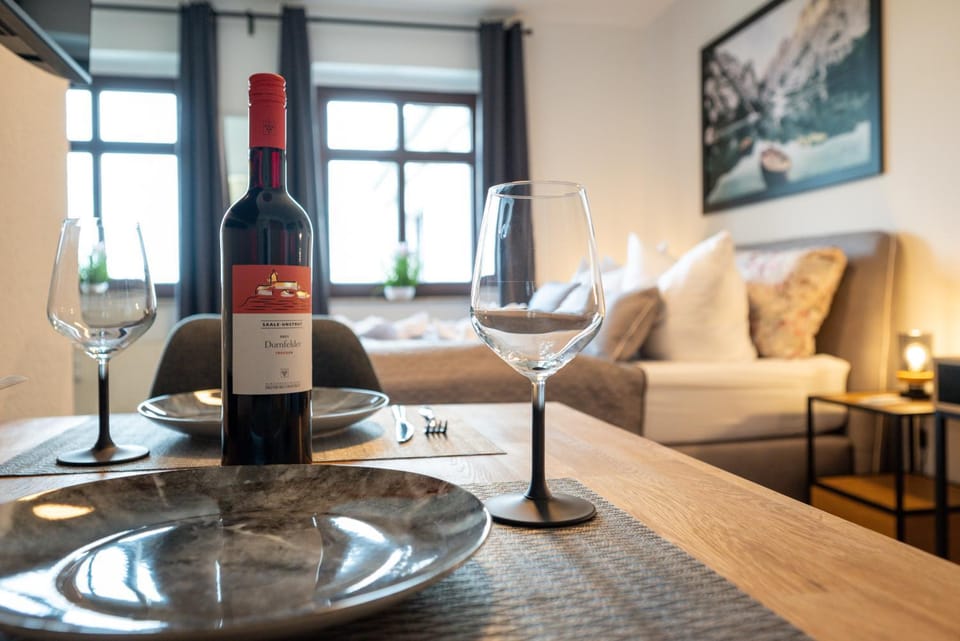 Decorative detail, Seating area, Dining area