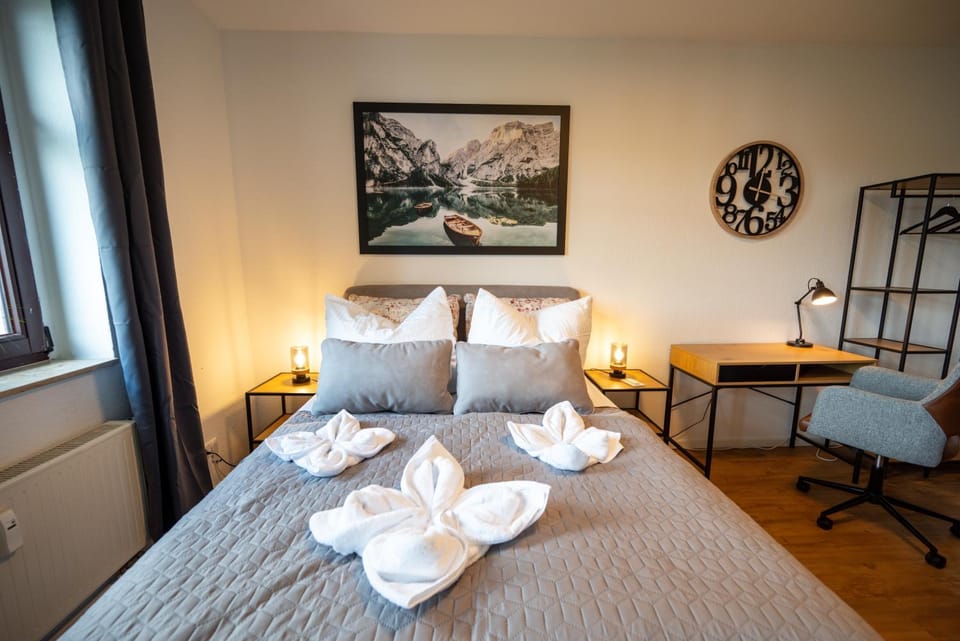 Bed, Photo of the whole room, Bedroom, hair dresser, towels