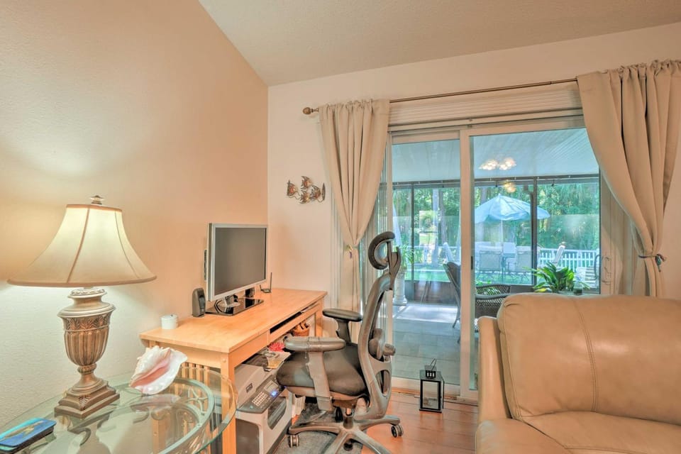 Tampa Home w/ Private Backyard ~ 15 Mi to Downtown House in Town N Country