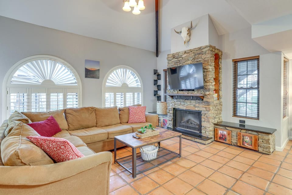 Walk to Park: Snowbird Haven w/ Pool in Scottsdale House in Tempe