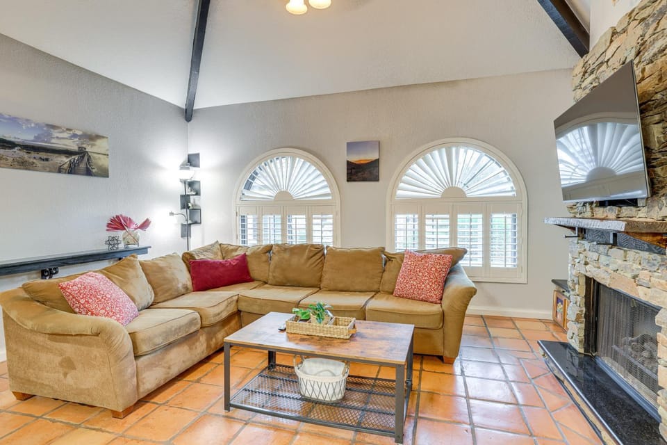 Walk to Park: Snowbird Haven w/ Pool in Scottsdale House in Tempe