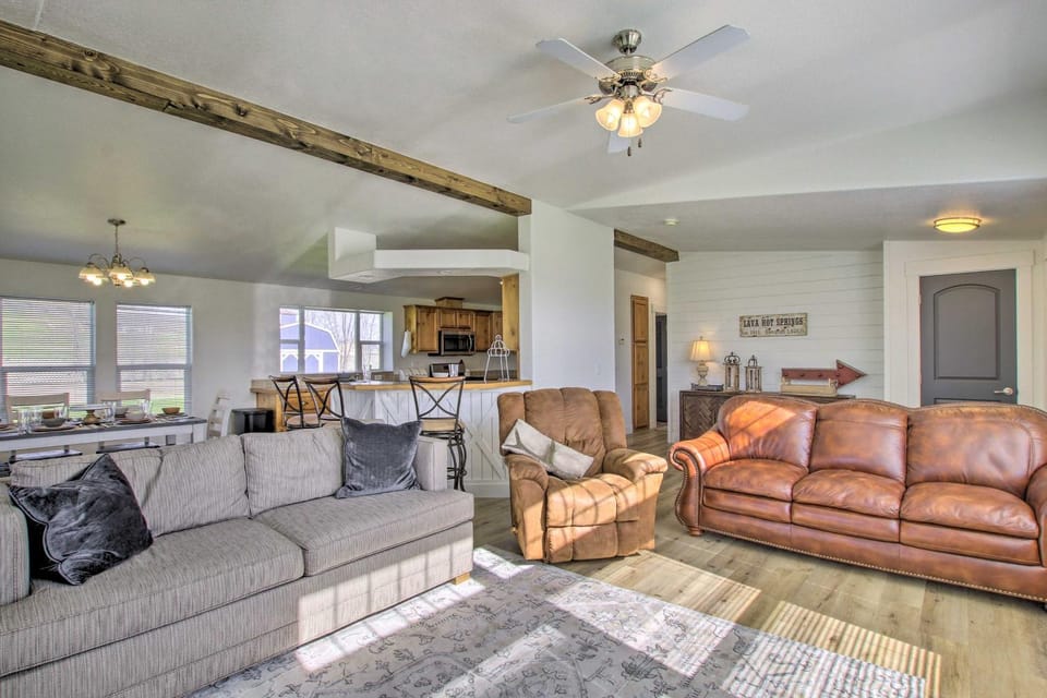Tranquil Indigo Getaway < 3 Mi to Hot Pools! House in Idaho