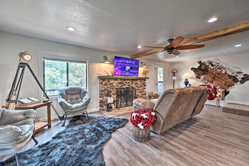 Hot Tub, Game Room: Dog-Friendly Pine Cabin! Cabin in Pine