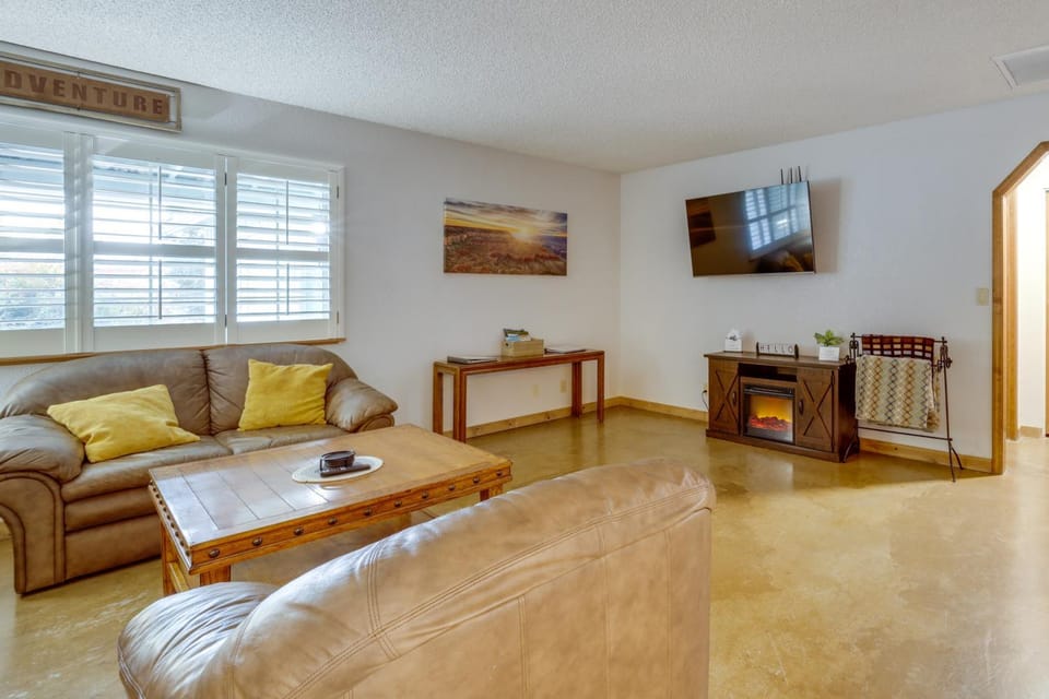 Near Hiking: Creekfront Verde Valley Retreat House in Camp Verde