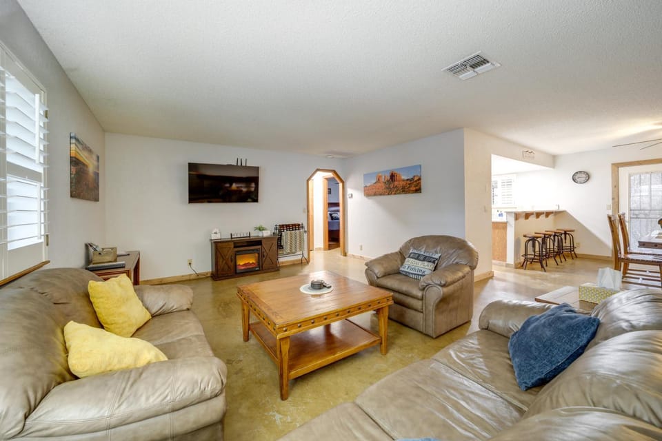 Near Hiking: Creekfront Verde Valley Retreat House in Camp Verde
