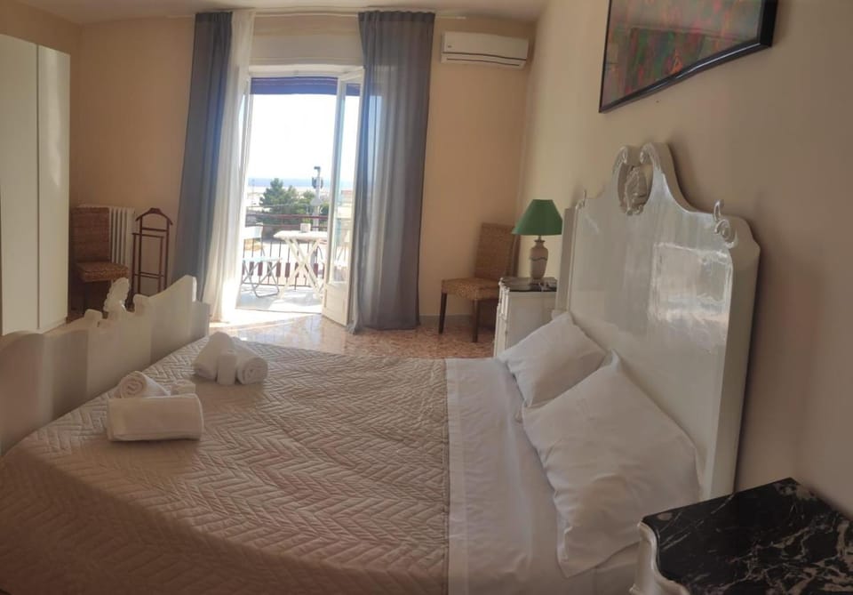 Balcony/Terrace, Bedroom, Sea view