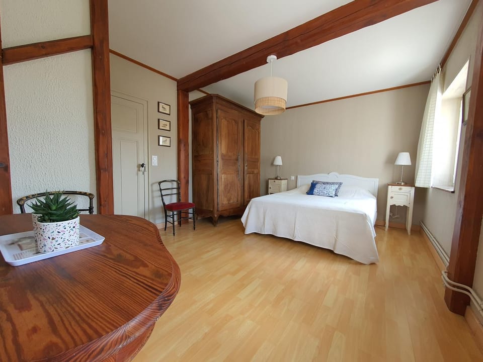 Photo of the whole room, wardrobe