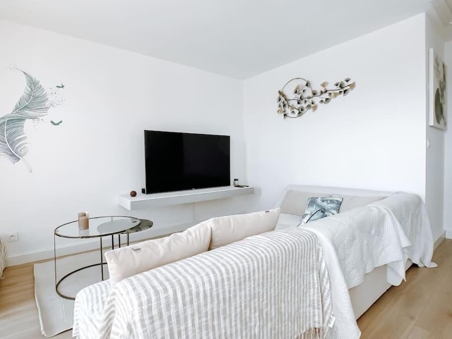 Appartement type industriel dans cadre provençal Apartment in Sanary-sur-Mer