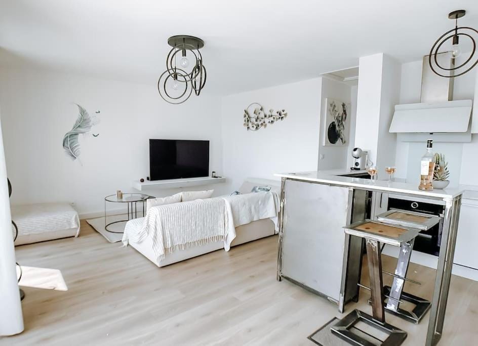 Appartement type industriel dans cadre provençal Apartment in Sanary-sur-Mer