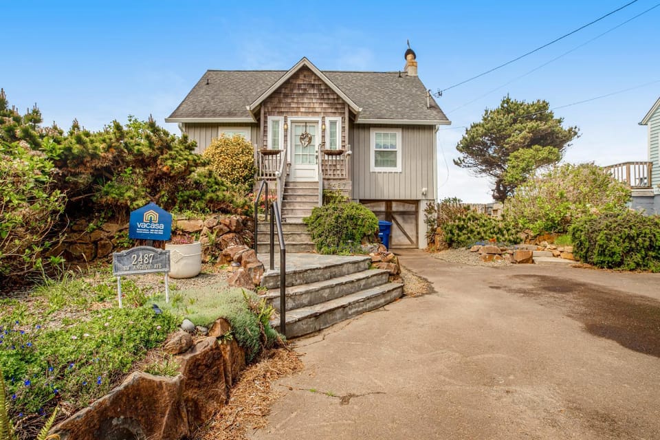 Sea Cliff Cottage House in Lincoln City