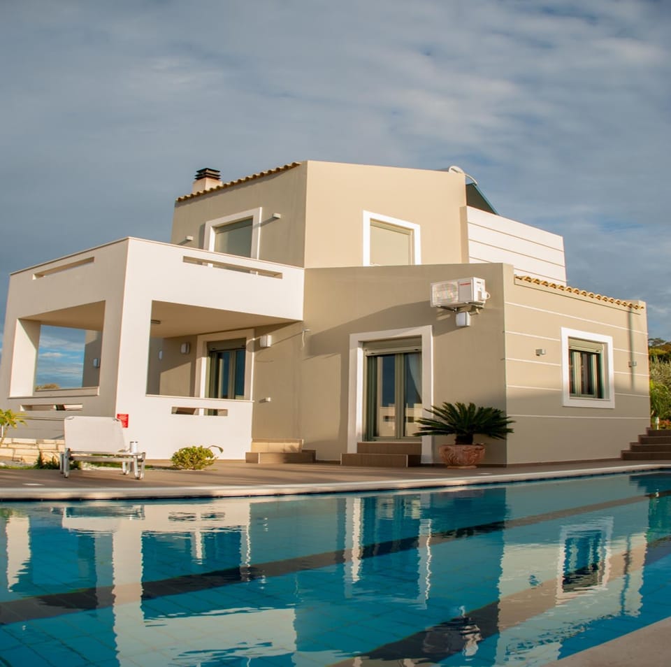 Facade/entrance, Swimming pool