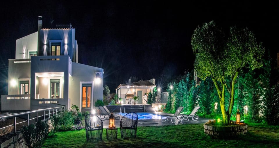Facade/entrance, Night, Garden