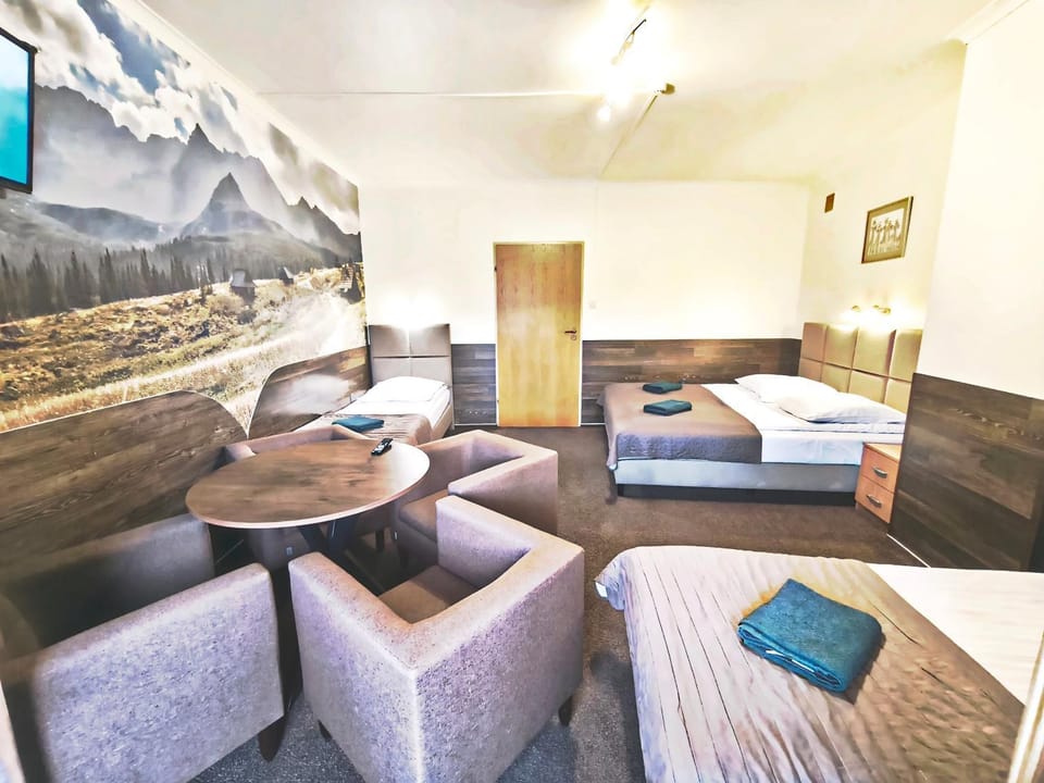 Bed, TV and multimedia, Living room, Other, Other, Photo of the whole room, Decorative detail, Seating area, Bedroom, towels
