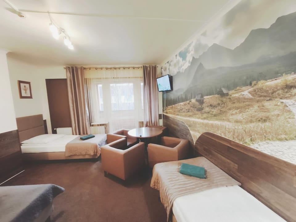 Bed, TV and multimedia, Living room, Other, Other, Photo of the whole room, Decorative detail, Seating area, Bedroom