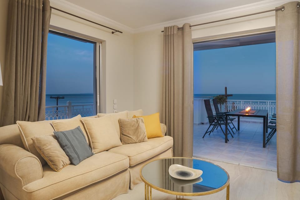 Balcony/Terrace, Living room, Seating area, Sea view