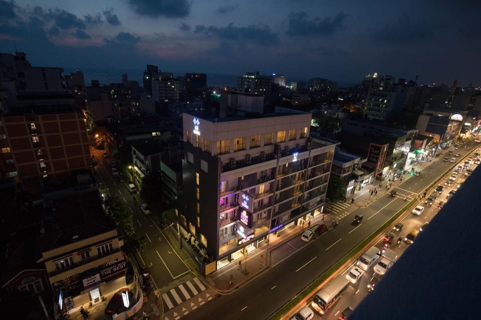 Facade/entrance, Bird's eye view, Street view