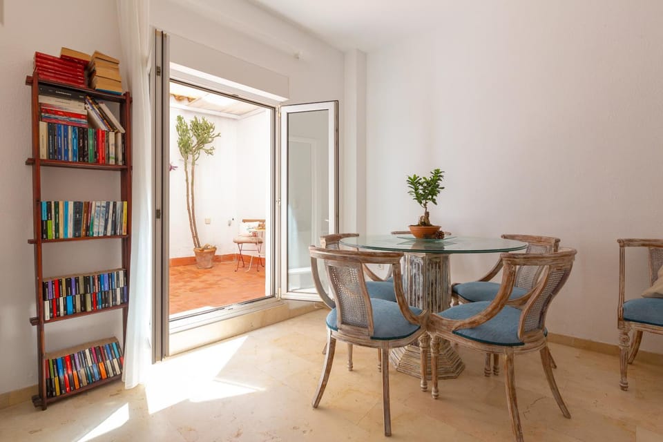 Patio, Living room