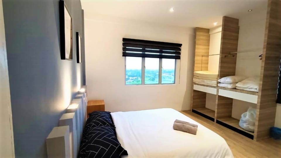 Bed, Photo of the whole room, Bedroom, towels, wardrobe