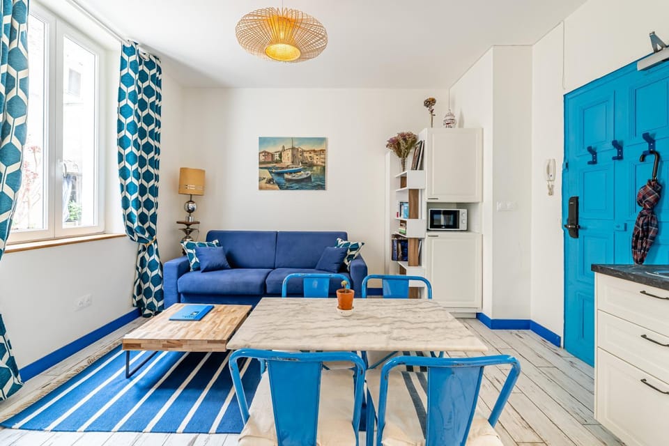 Living room, Dining area
