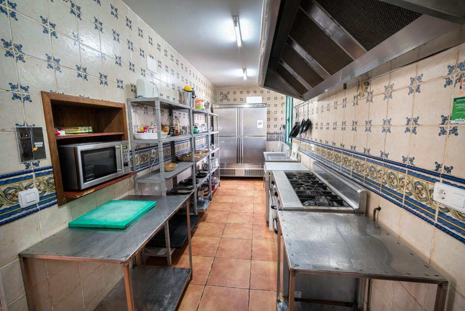 Kitchen or kitchenette, stove, stove, kitchen