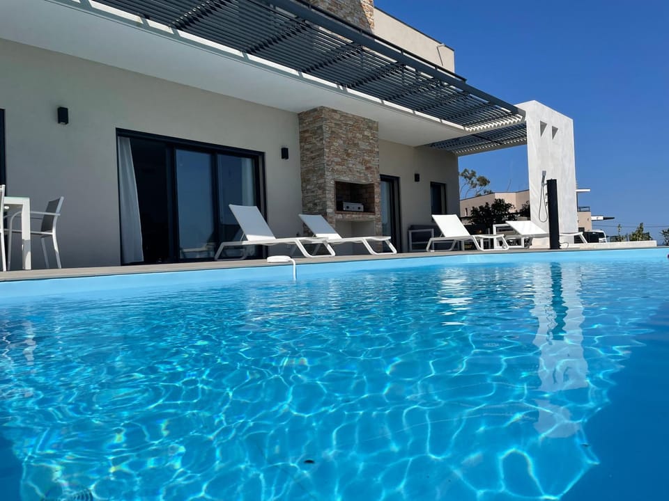 Property building, BBQ facilities, Swimming pool, Swimming pool