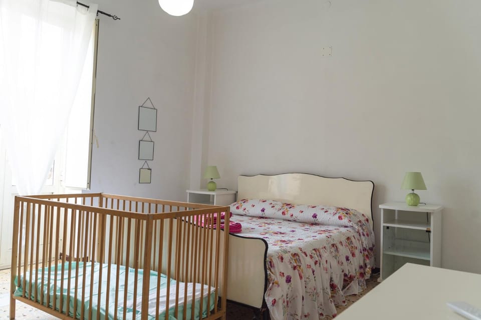 Decorative detail, Bedroom, cot