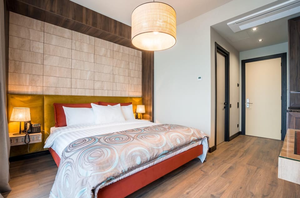 Bed, Photo of the whole room, Bedroom