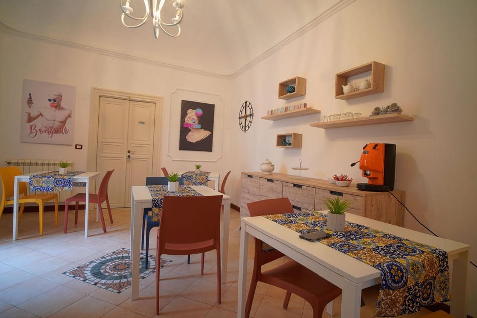 Living room, Dining area, Breakfast, Internal: Not applicable to any particular room