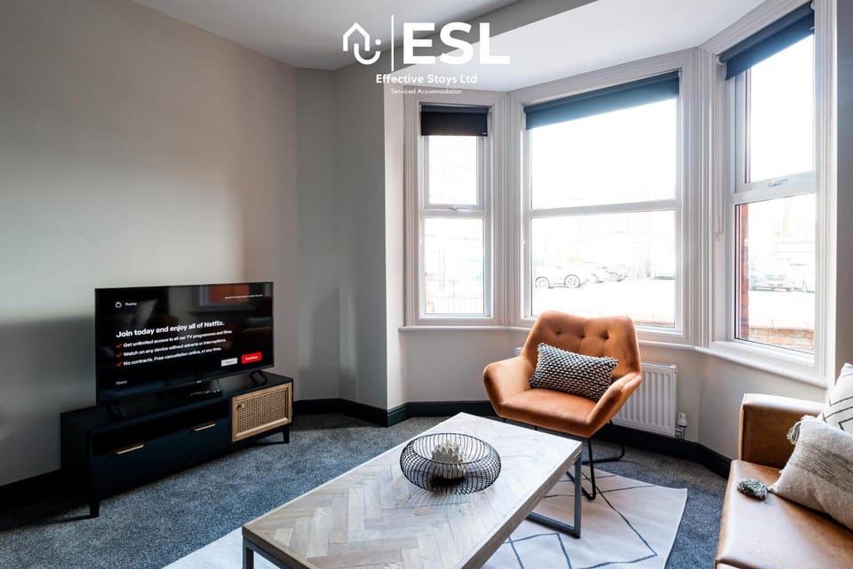 Living room, Seating area, Evening entertainment