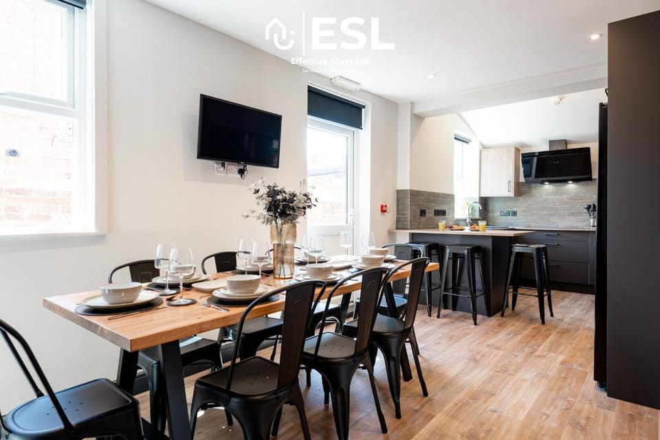 Kitchen or kitchenette, Dining area, stove, kitchen