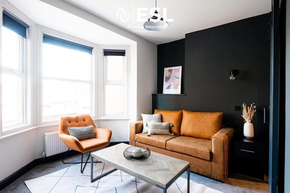 2QRD Central 5 Bed Townhouse LEISUREBUSINESS House in Chester