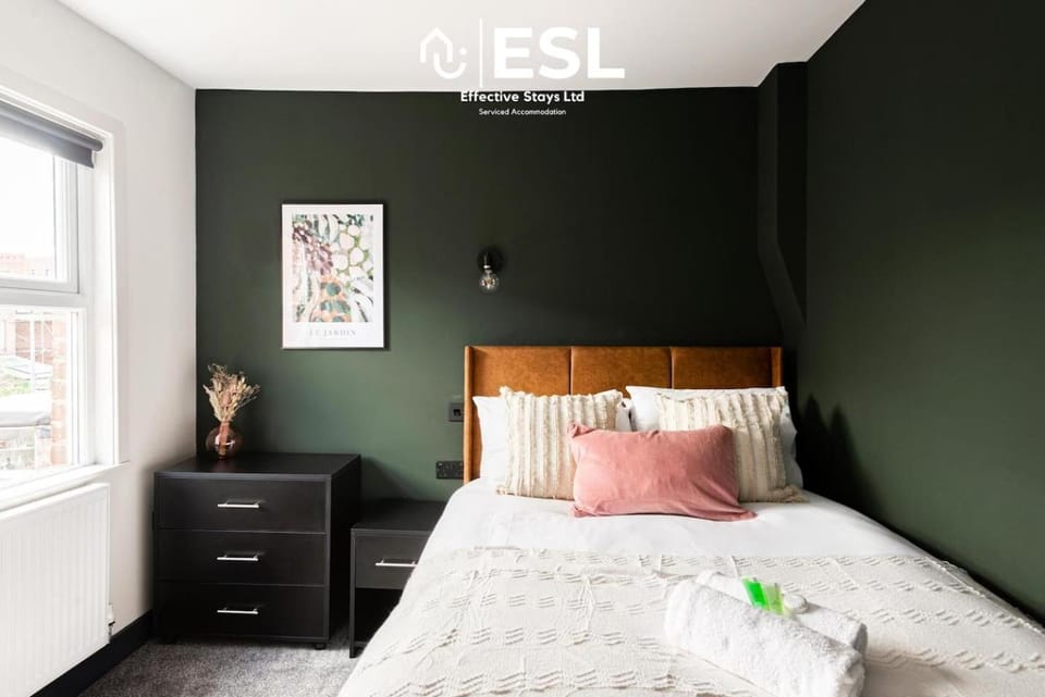 2QRD Central 5 Bed Townhouse LEISUREBUSINESS House in Chester