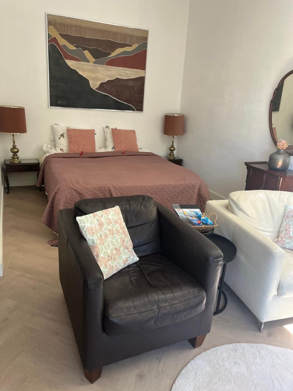 Bed, Seating area