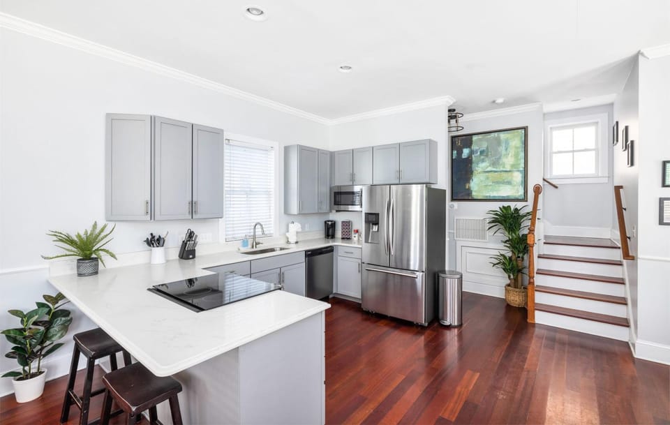 Private Rooftop & Parking - 3 Blocks to King St House in Charleston