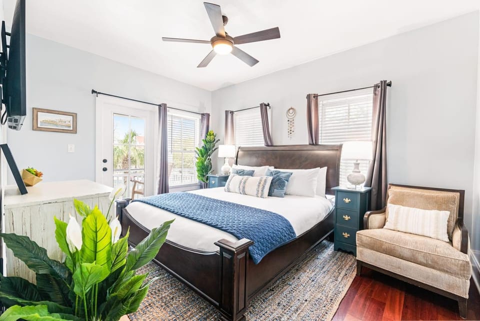 Private Rooftop & Parking - 3 Blocks to King St House in Charleston