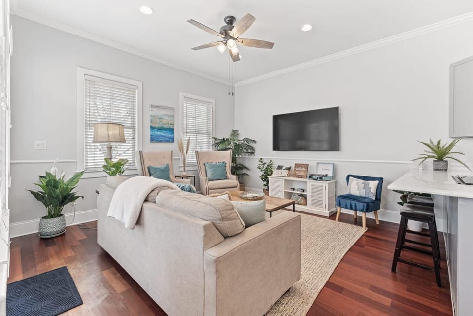 Private Rooftop & Parking - 3 Blocks to King St House in Charleston