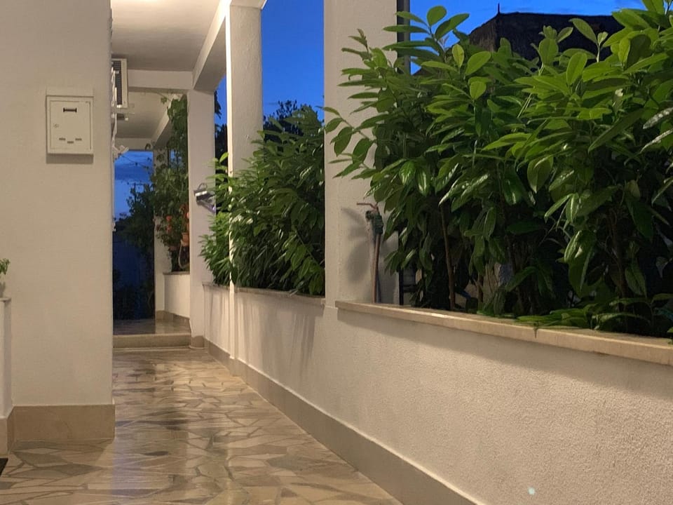 Facade/entrance, Decorative detail