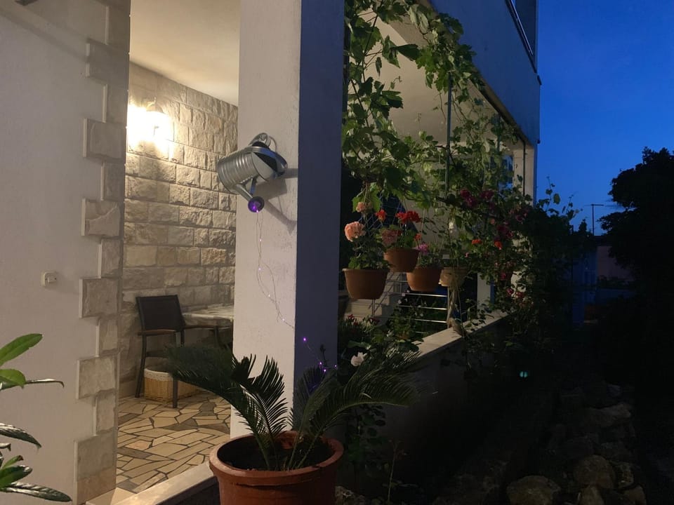 Balcony/Terrace, Garden view