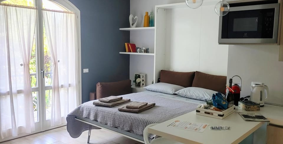 Bed, Living room
