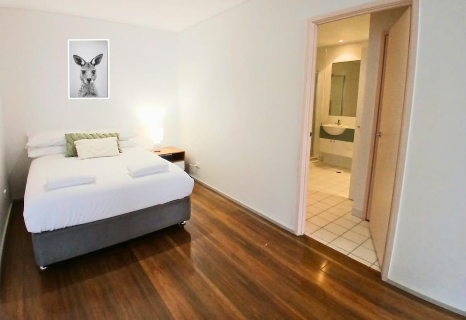 Readyset Apartments at Dockside Apartment in Melbourne