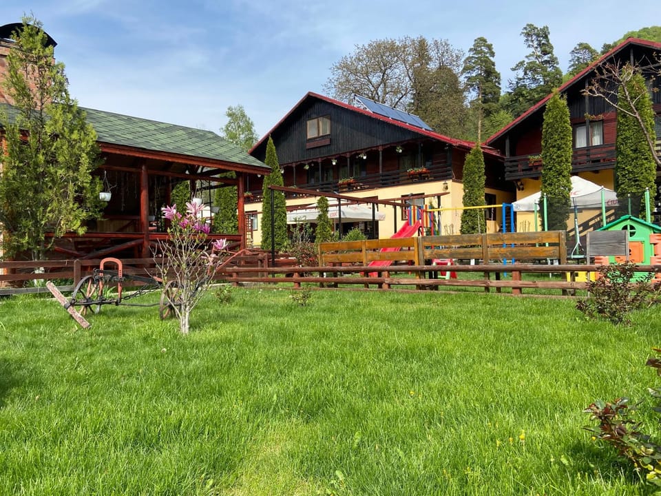Pensiunea Montana Varlaam Bed and Breakfast in Prahova, Romania