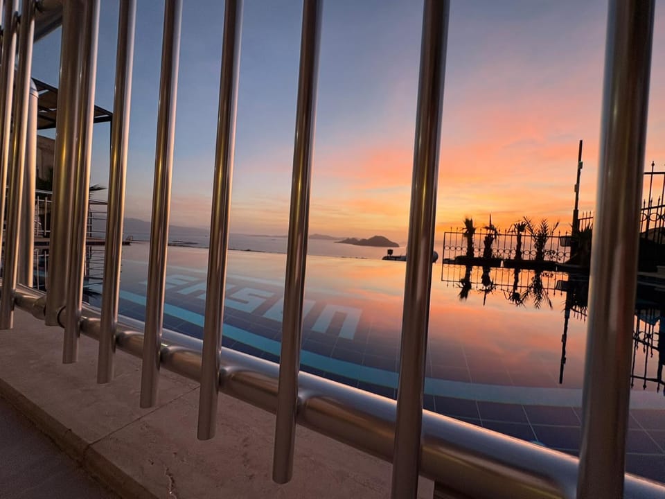 Property building, Natural landscape, View (from property/room), Garden view, Mountain view, Pool view, Sea view, Swimming pool, Inner courtyard view, internet