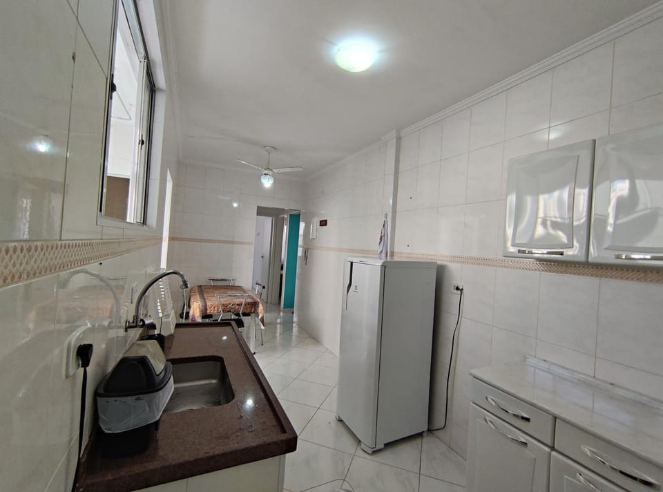 Kitchen or kitchenette, minibar, stove