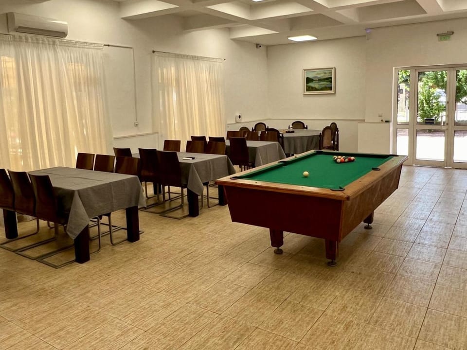 Restaurant/places to eat, Billiard