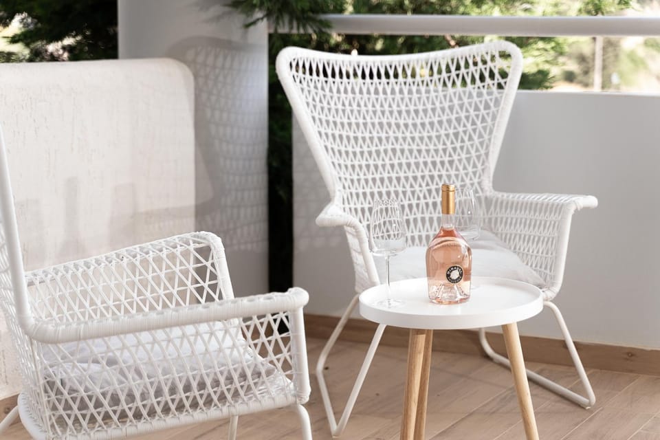 Day, Balcony/Terrace, Food and drinks, Drinks, Alcoholic drinks